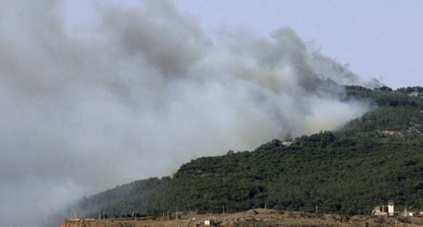 Incendio en el Monte Gurugú, donde acampan los inmigrantes para intentar entrar en Melilla