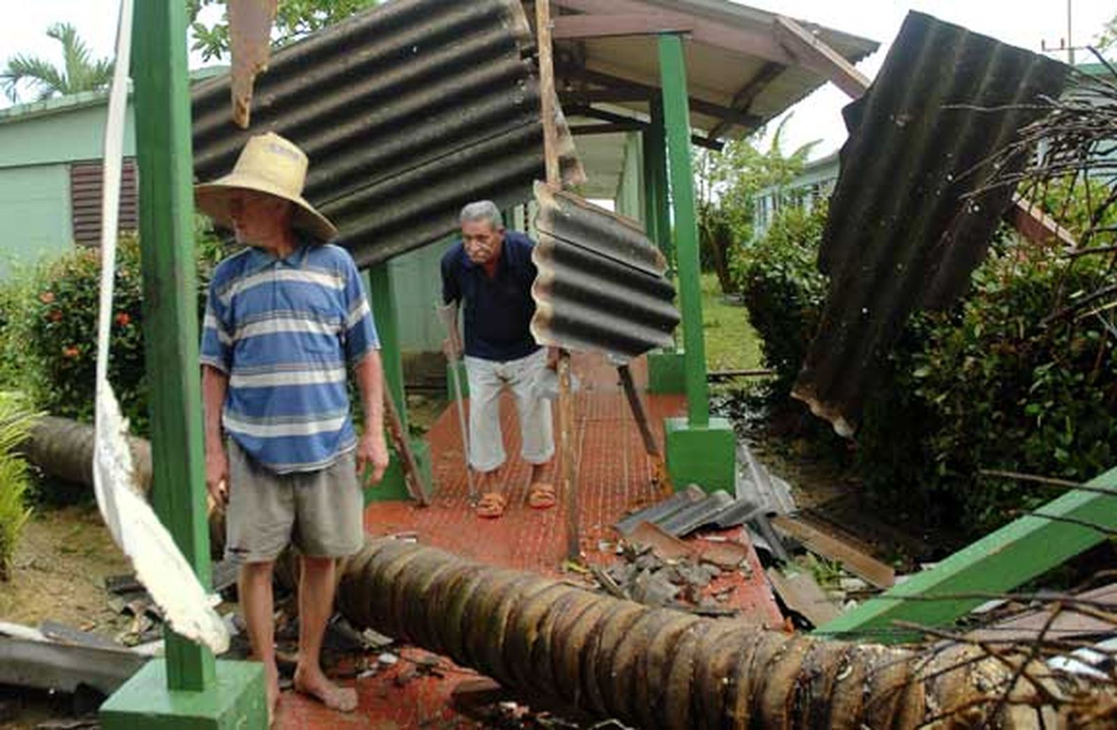 El paso de 'Sandy' deja al menos 21 muertos y graves destrozos en el Caribe