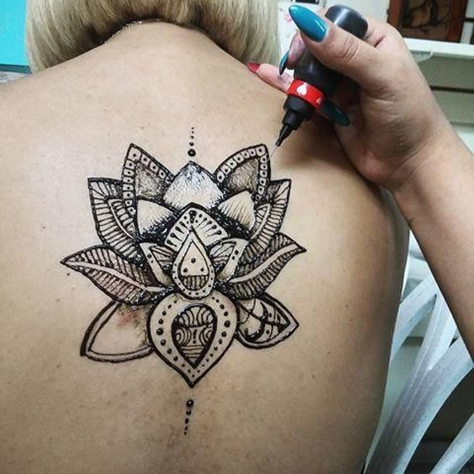 Realización del tatuaje de jagua
