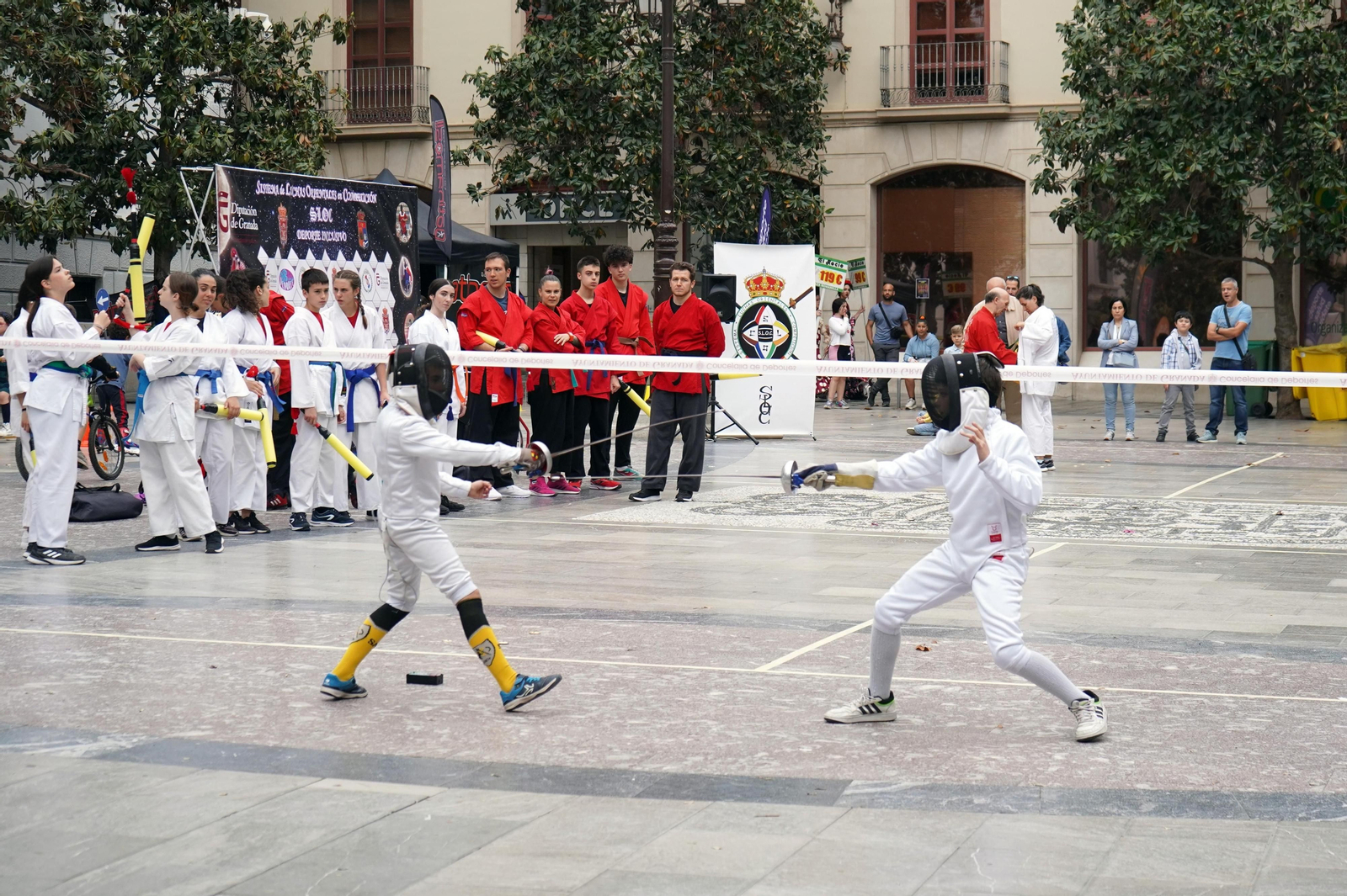 Las mejores fotos de la Noche en Blanco de Granada: del concierto de Xoel López a partidos de baloncesto