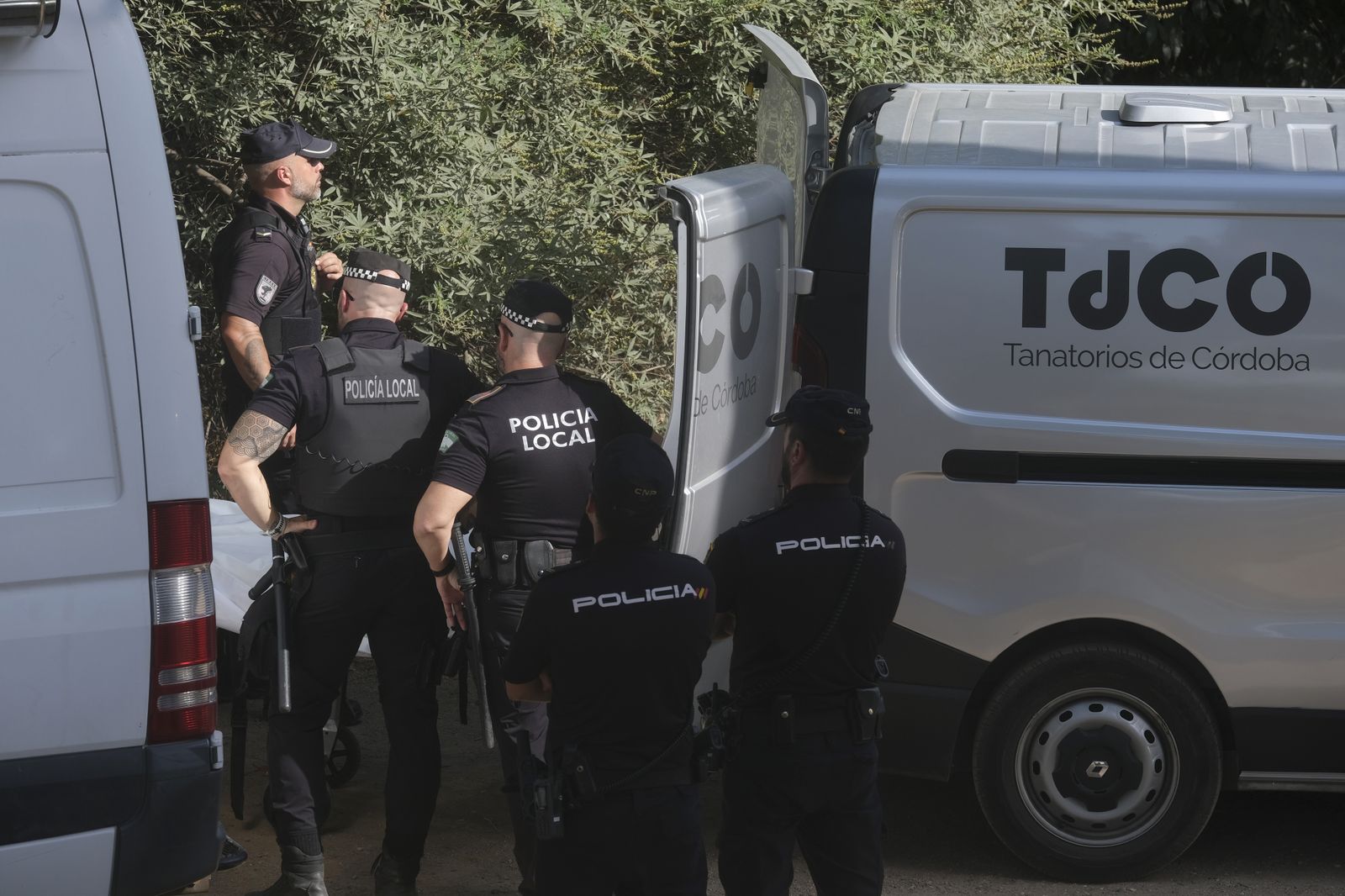 Así ha sido el rescate del cuerpo del joven ahogado en el Guadalquivir