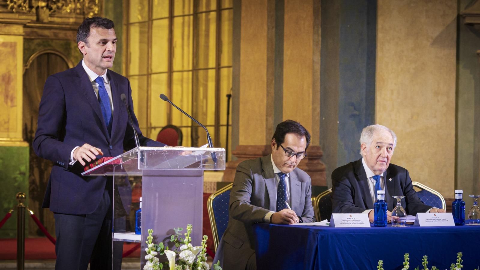El alcalde de Cádiz, Bruno García, interviene en el acto institucional por la visita del Tribunal Constitucional a Cádiz, junto al consejero José Antonio Nieto y el presidente del TC, Cándido Conde-Pumpido