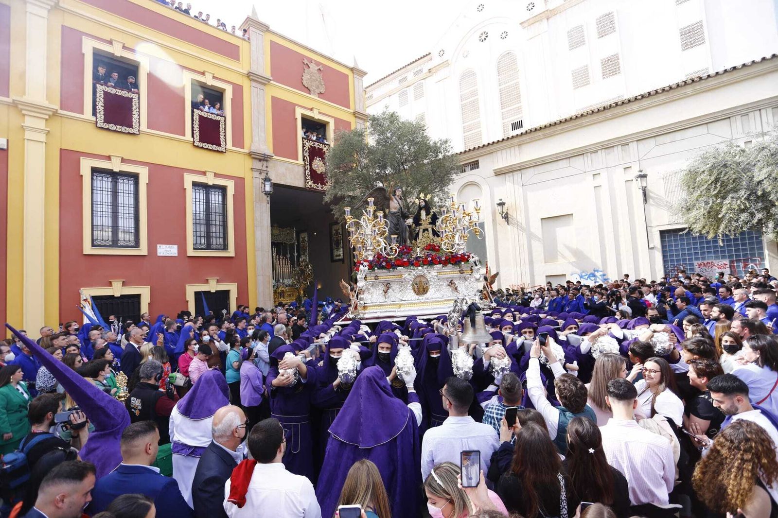 Nuestro Padre Jesús Orando en el Huerto, en la salida desde su casa hermandad