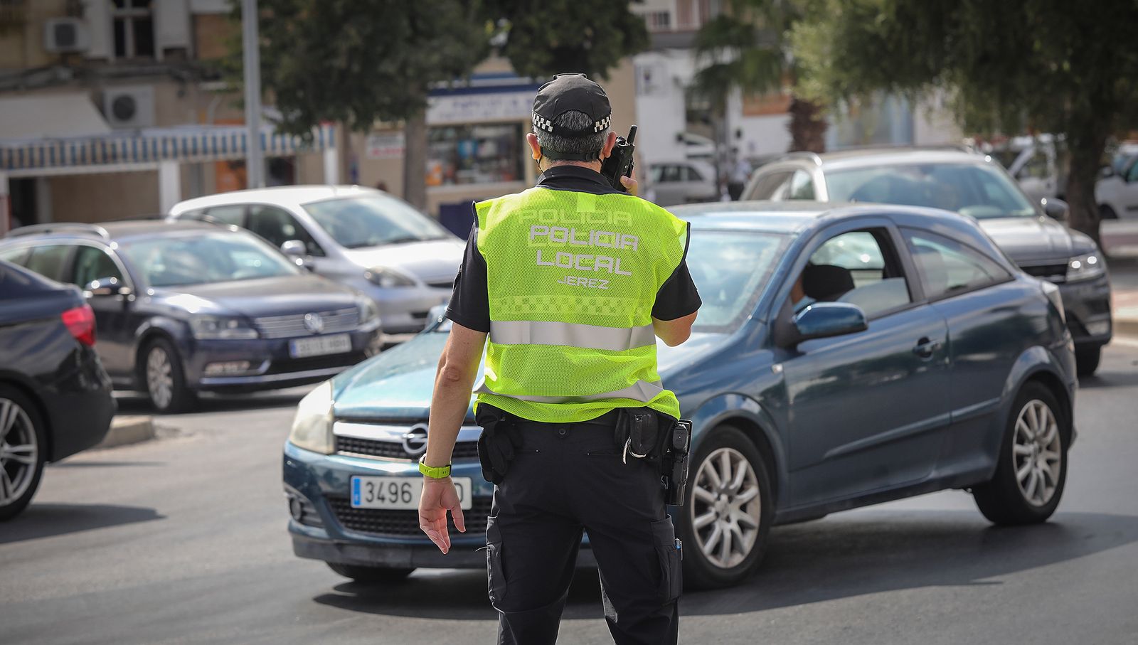 Imágenes de la caravana de protesta de las autoescuelas  por la falta de examinadores