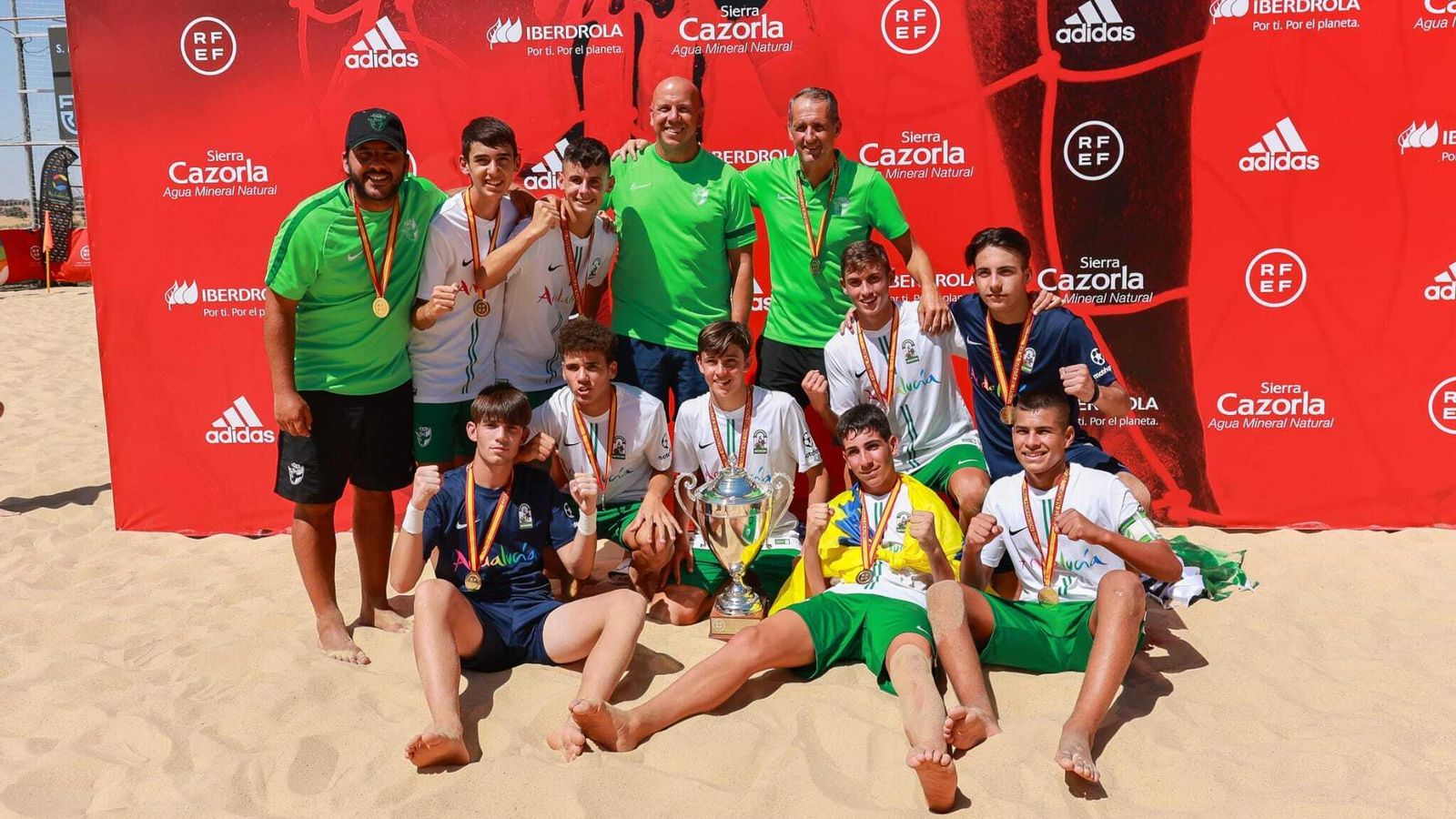 La selección andaluza infantil, campeona de España de fútbol playa. La selección andaluza infantil, campeona de España de fútbol playa.