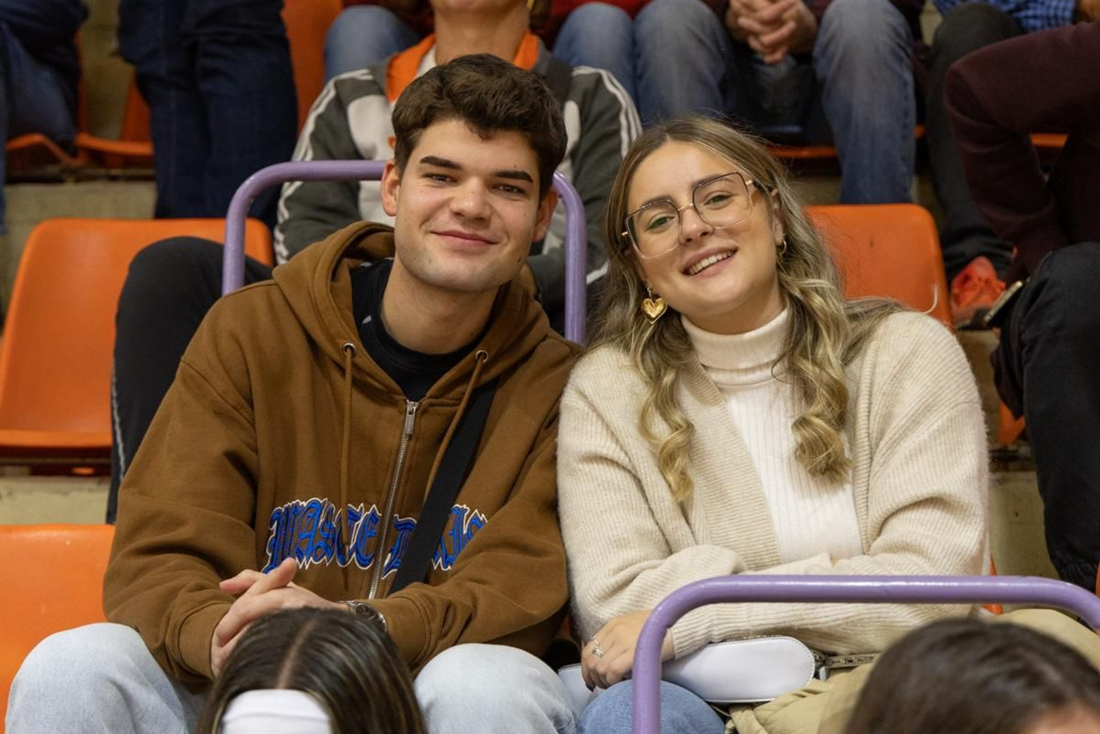 La Salobreja vibra con el derbi de la capital entre Jaén CB y Jaén FS, en imágenes