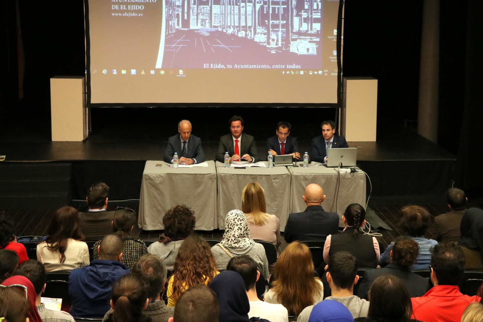 La presentación del programa formativo se celebró en el Auditorio de El Ejido.