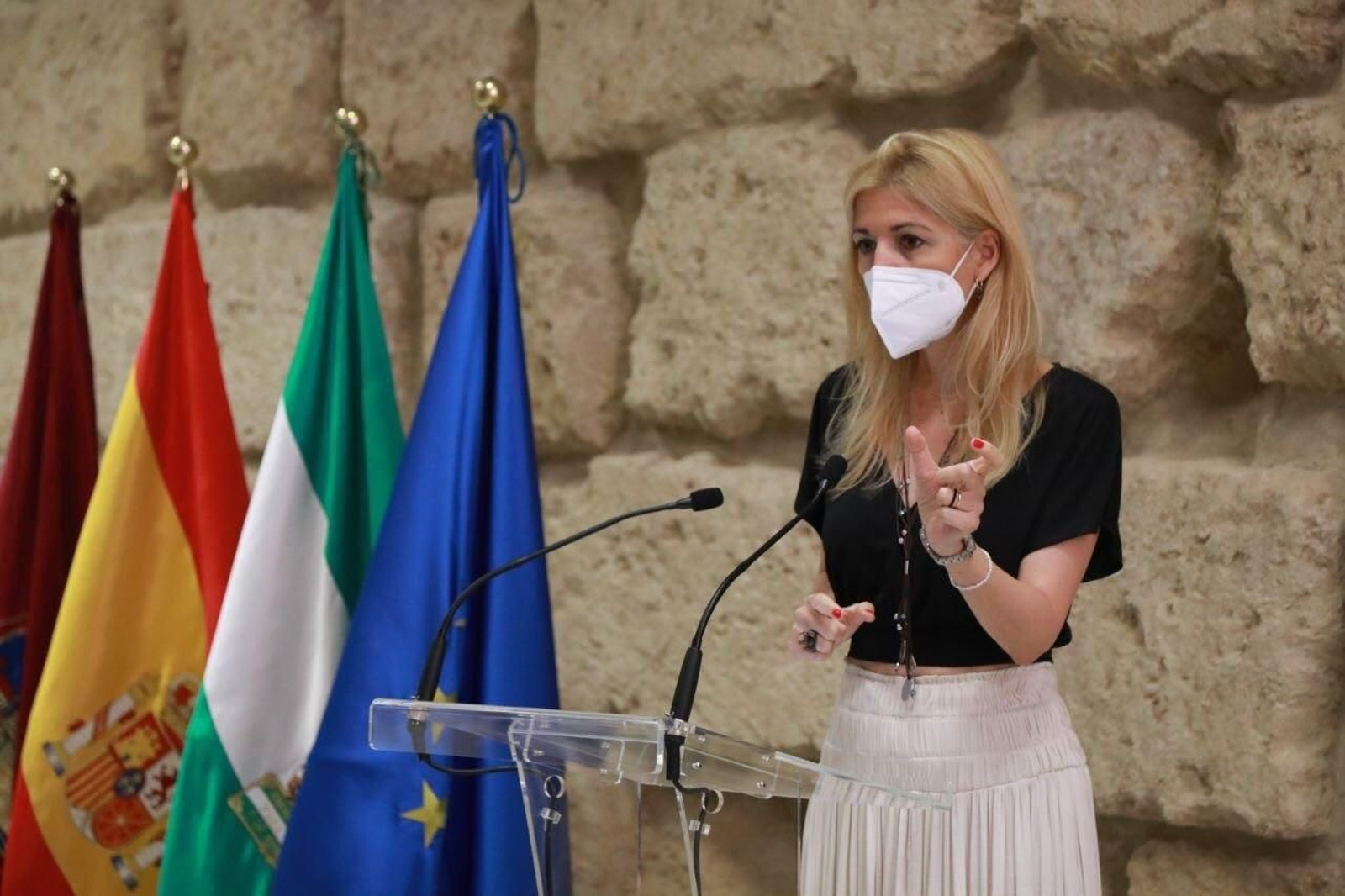 Lourdes Morales durante la rueda de prensa en Capitulares.