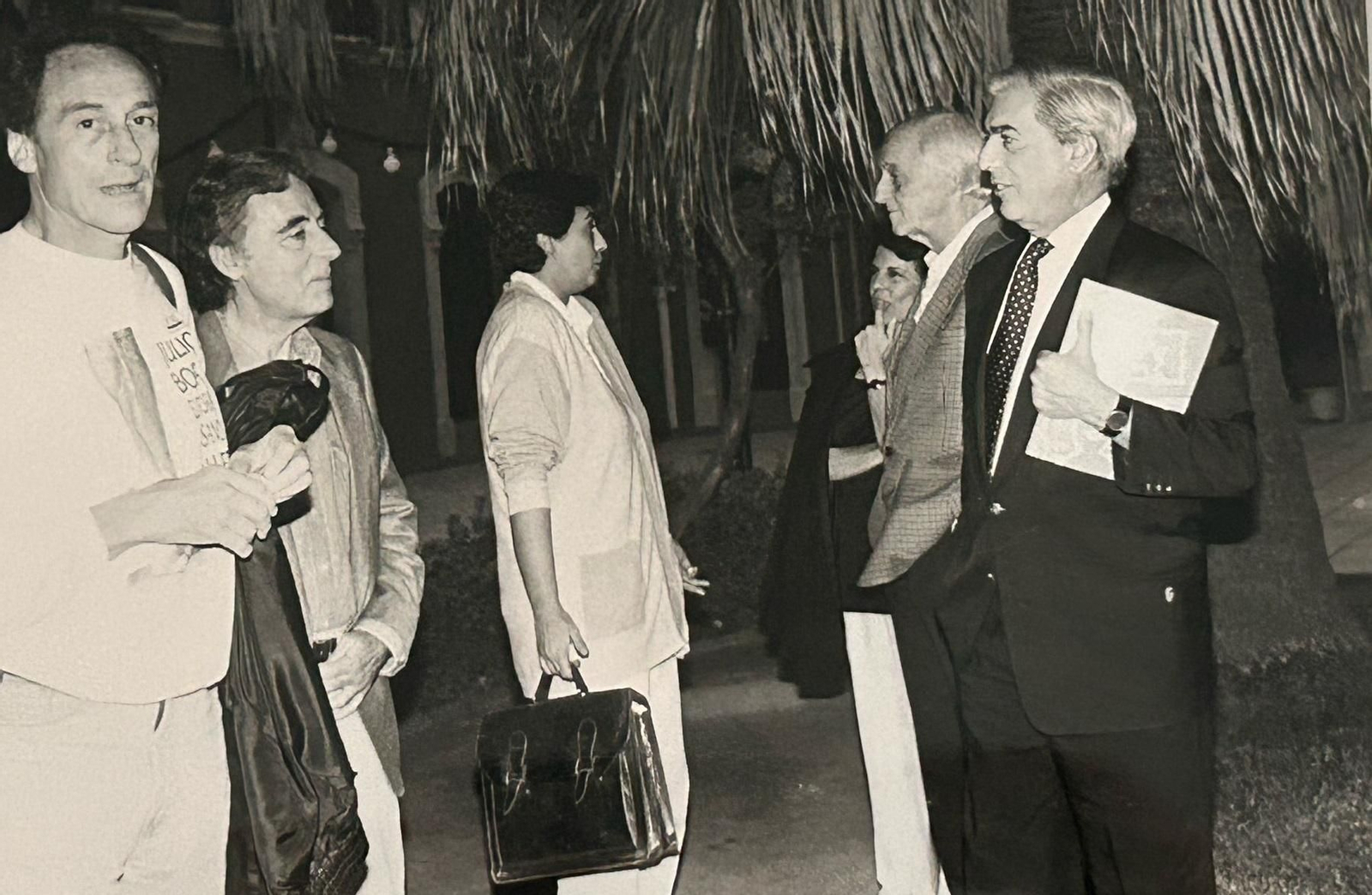 Las mejores imágenes del paso de Mario Vargas Llosa por Huelva en 1995, cuando fue presidente del jurado del Festival de Cine Iberoamericano