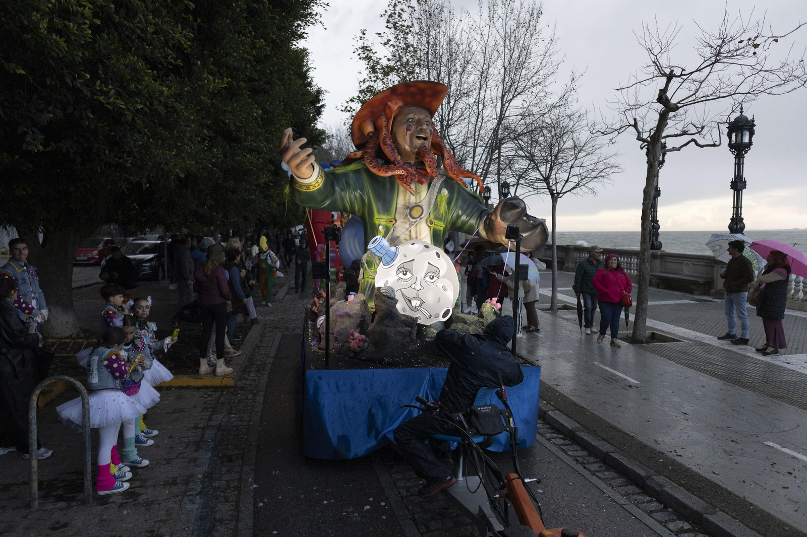 Las imágenes de la Cabalgata del Humor del Carnaval de Cádiz 2025