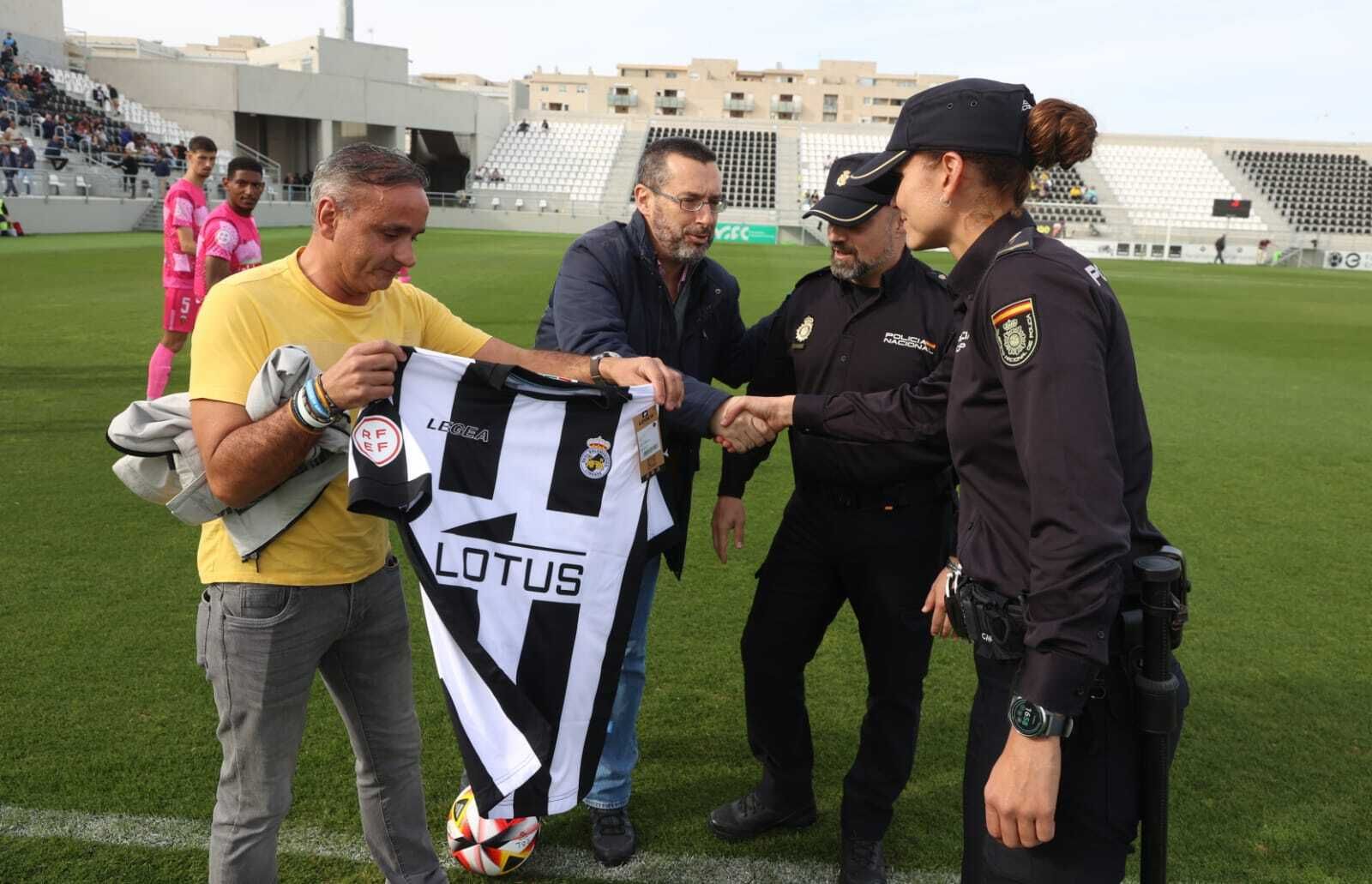 El Balompédica Linense-San Roque de Lepe, en imágenes