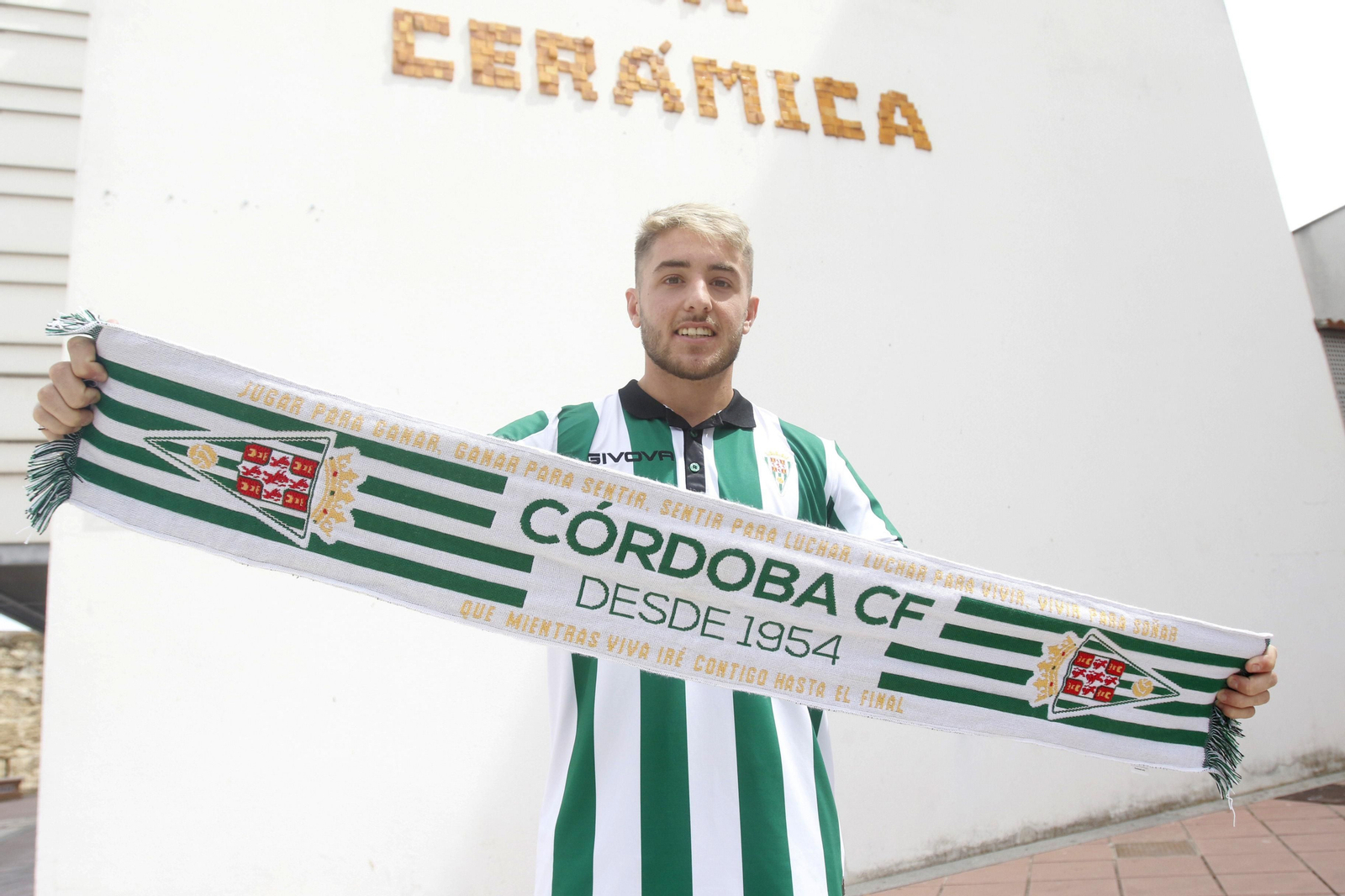 La presentación de Antonio Casas como jugador del Córdoba CF, en imágenes