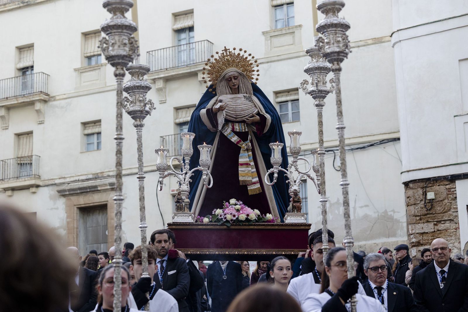 Las imágenes de los traslados de las cofradías de Santa Cruz