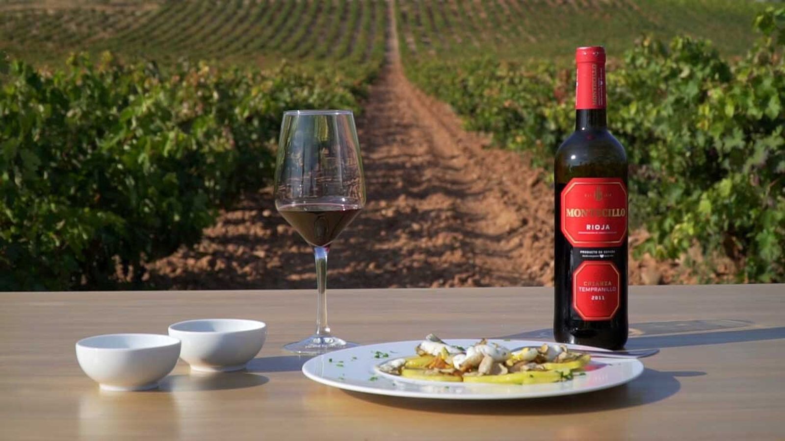 Un plato de setas y un buen vino, maridados en un viñedo de La Rioja