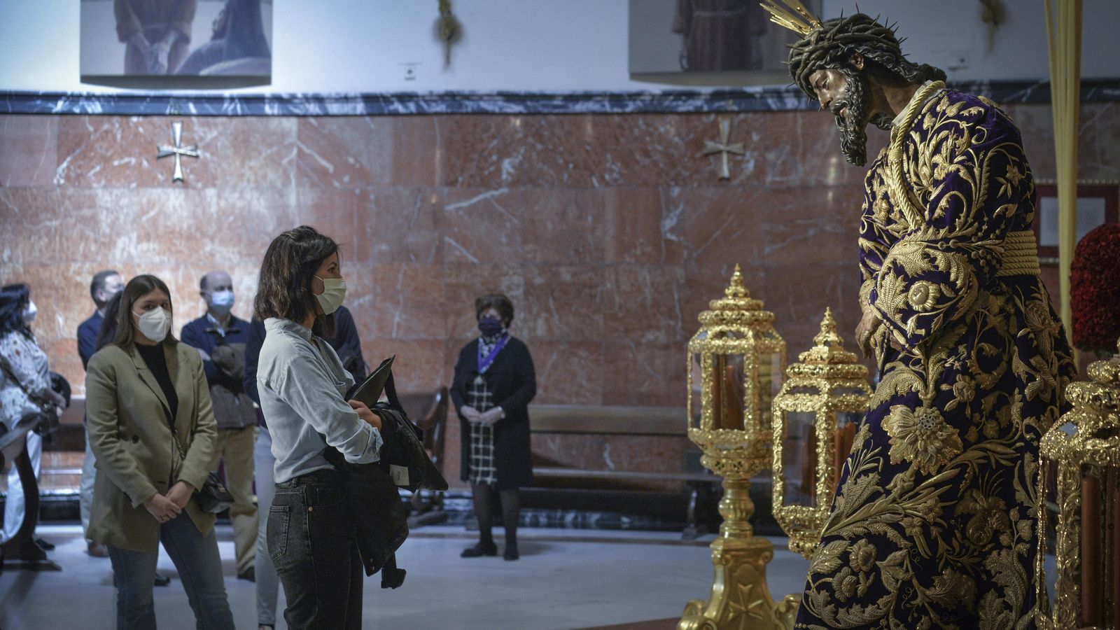 El Señor del Gran Poder en su acto de veneración.