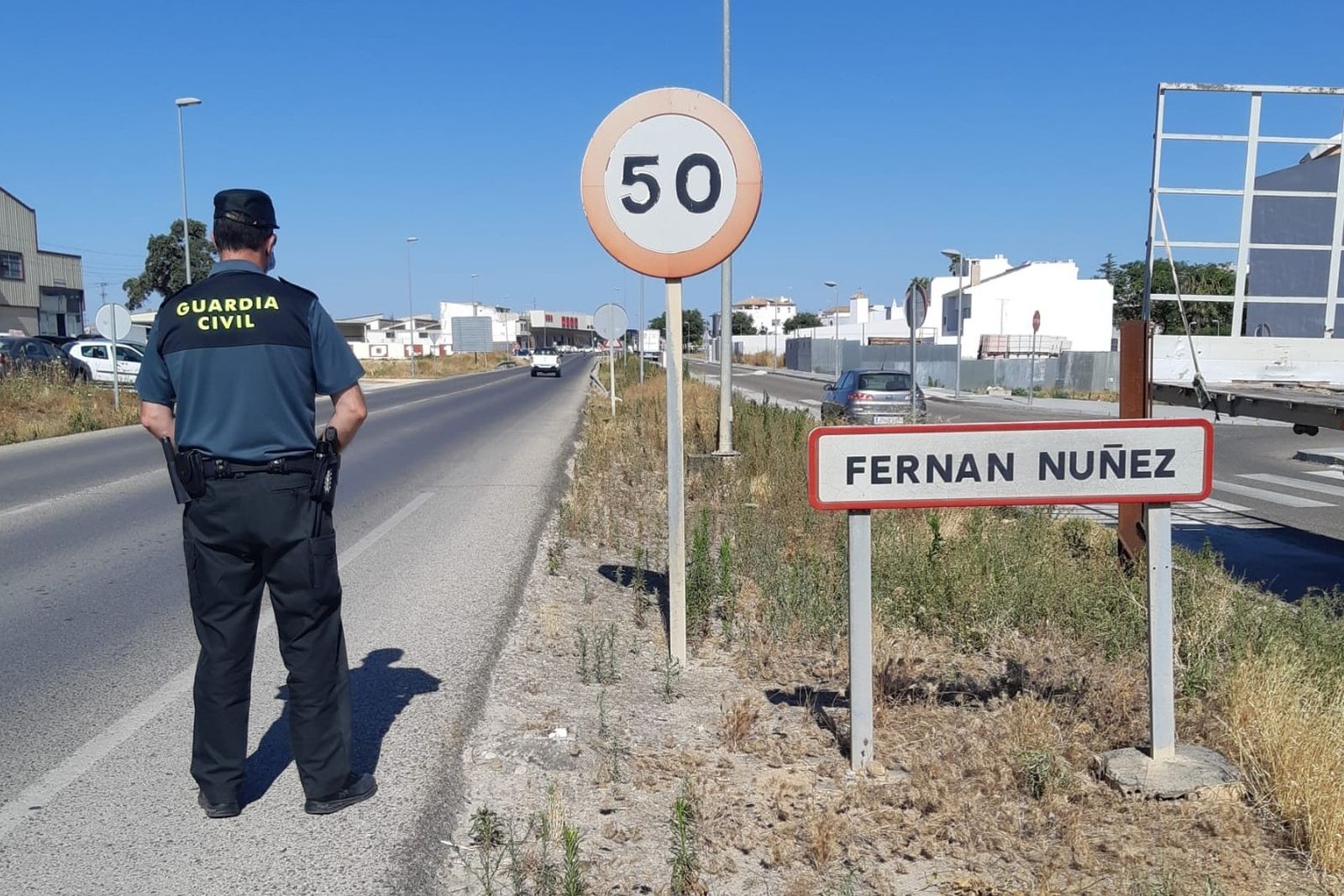 Un agente de la Guardia Civil en Fernán Núñez.