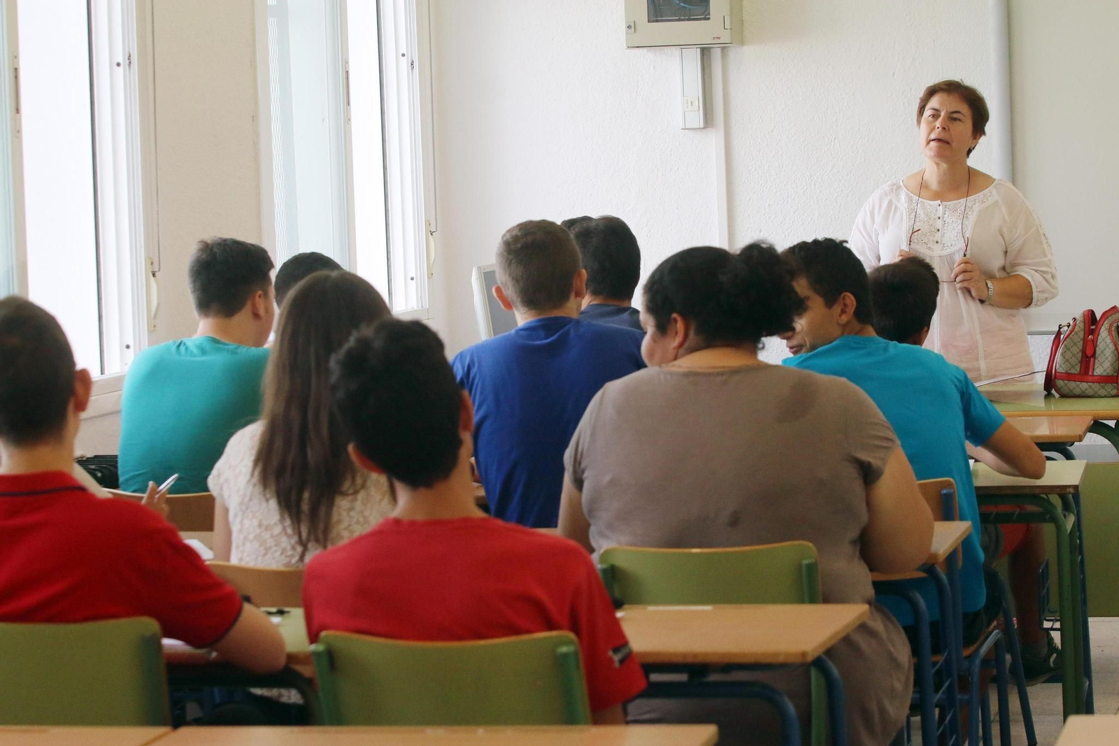 Alumnos de Secundaria  en un instituto de la capital.