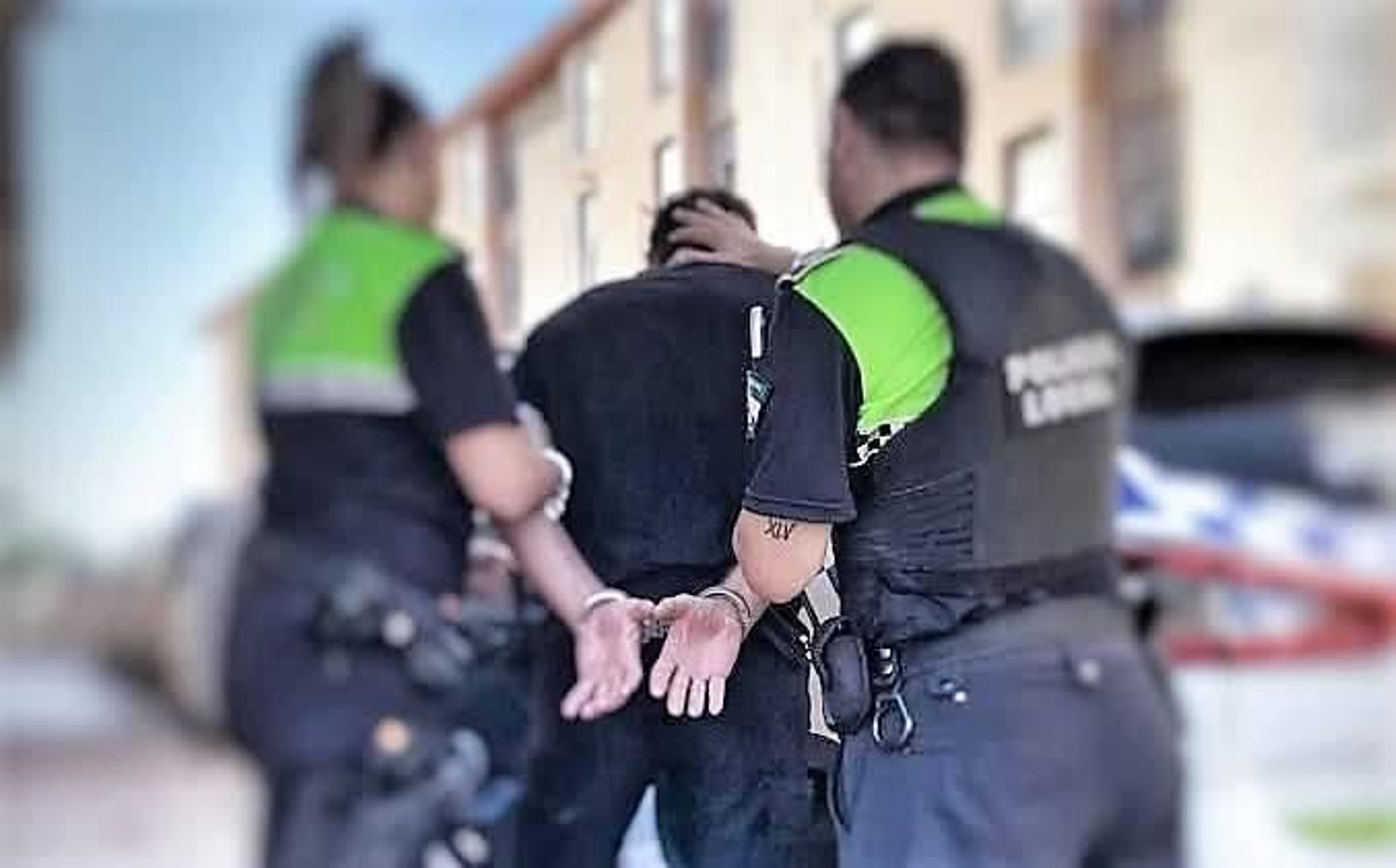 Dos agentes custodían al Nano