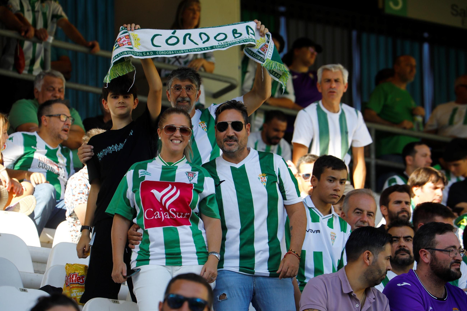 Las mejores fotos del ambiente en El Arcángel para el Córdoba CF - Racing de Ferrol
