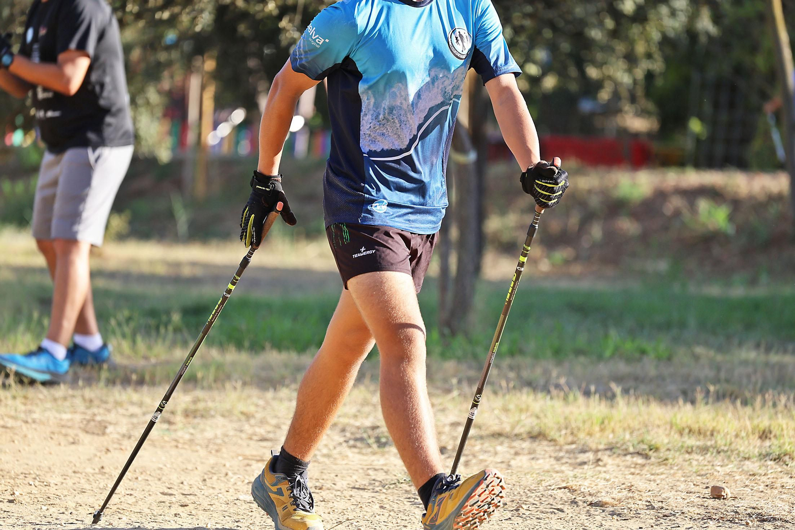 Imágenes de un entrenamiento de marcha nórdica del CD Multideportes