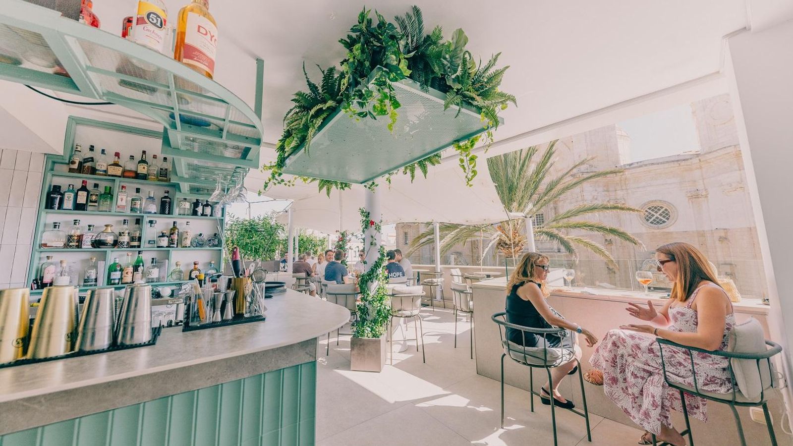Su nueva identidad lo convierte en un espacio de oasis en las alturas, fresco y con vistas únicas a la Catedral