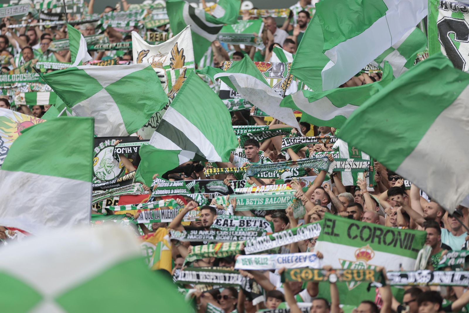 Búscate en las fotos del Betis - Athletic Club