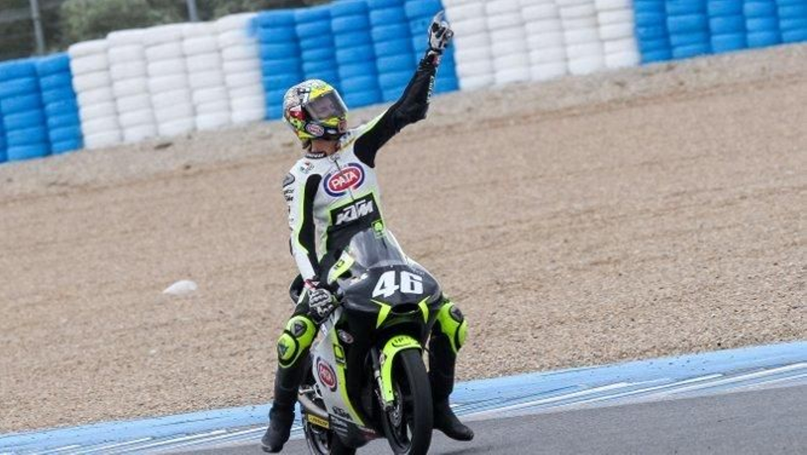 Nicolo Bulega, celebrando ayer su victoria en Jerez.