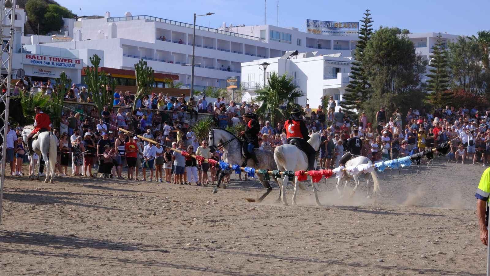 Moros y Cristianos de Mojácar en la Playa del Lance, en imágenes