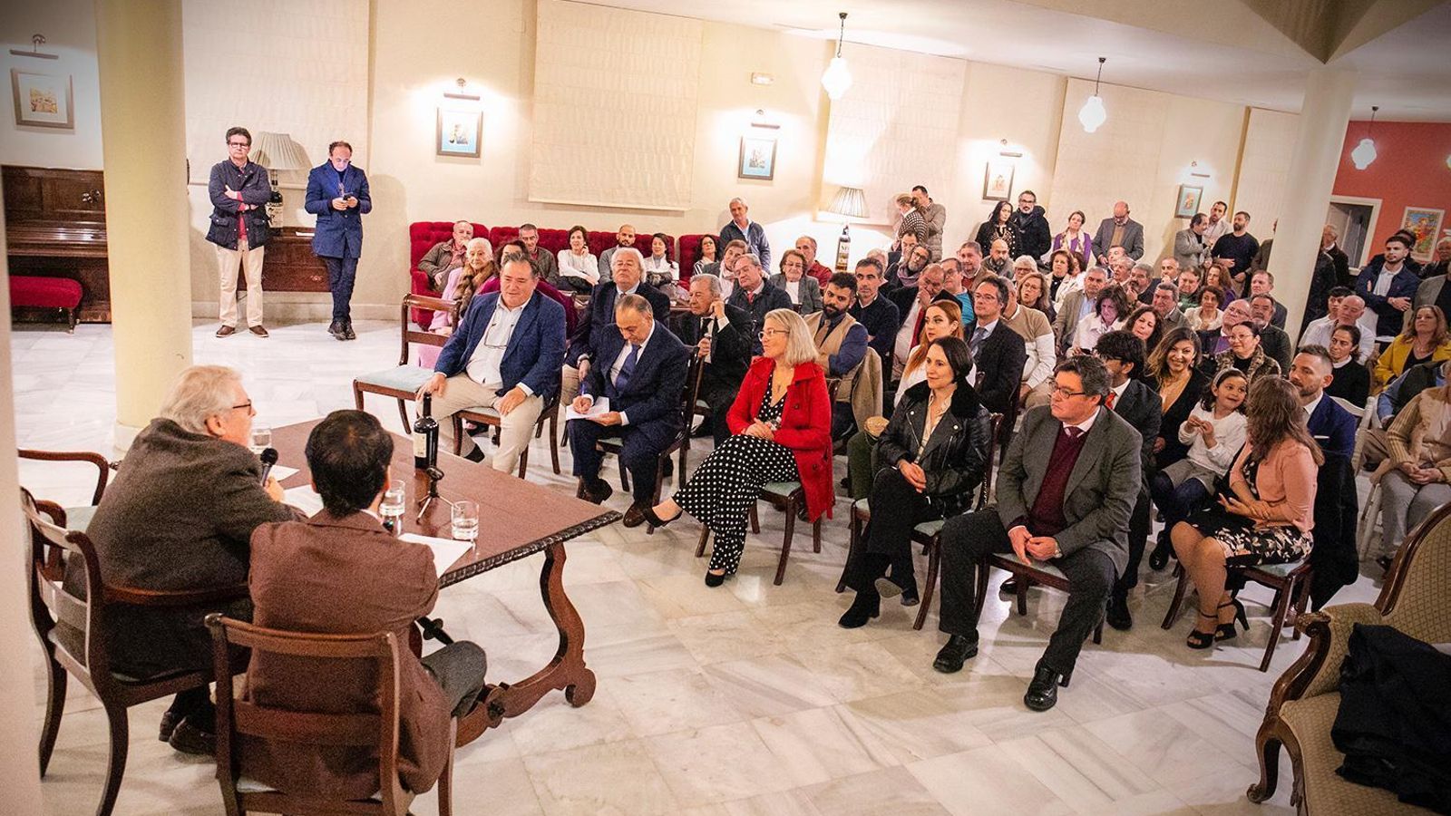Aspecto del salón de Sánchez Romate donde se celebró el acto.