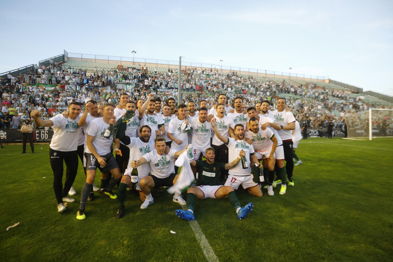 Las imágenes de la fiesta del ascenso del Córdoba CF en Mérida