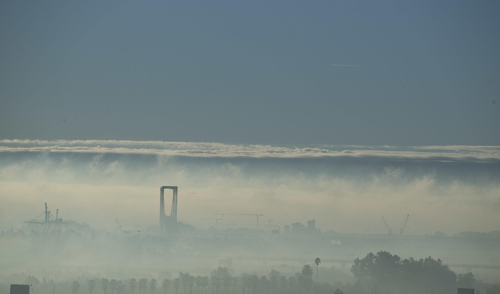 La niebla cubre Sevilla