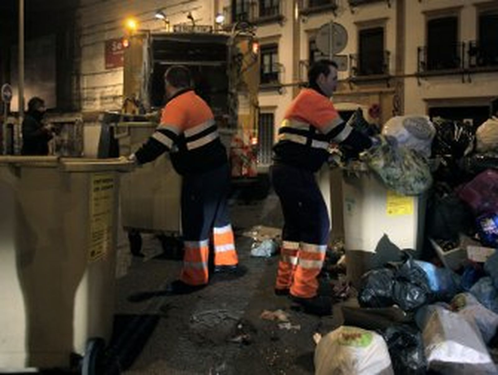 Lipasam retira "5.000 toneladas" de basura desde el viernes