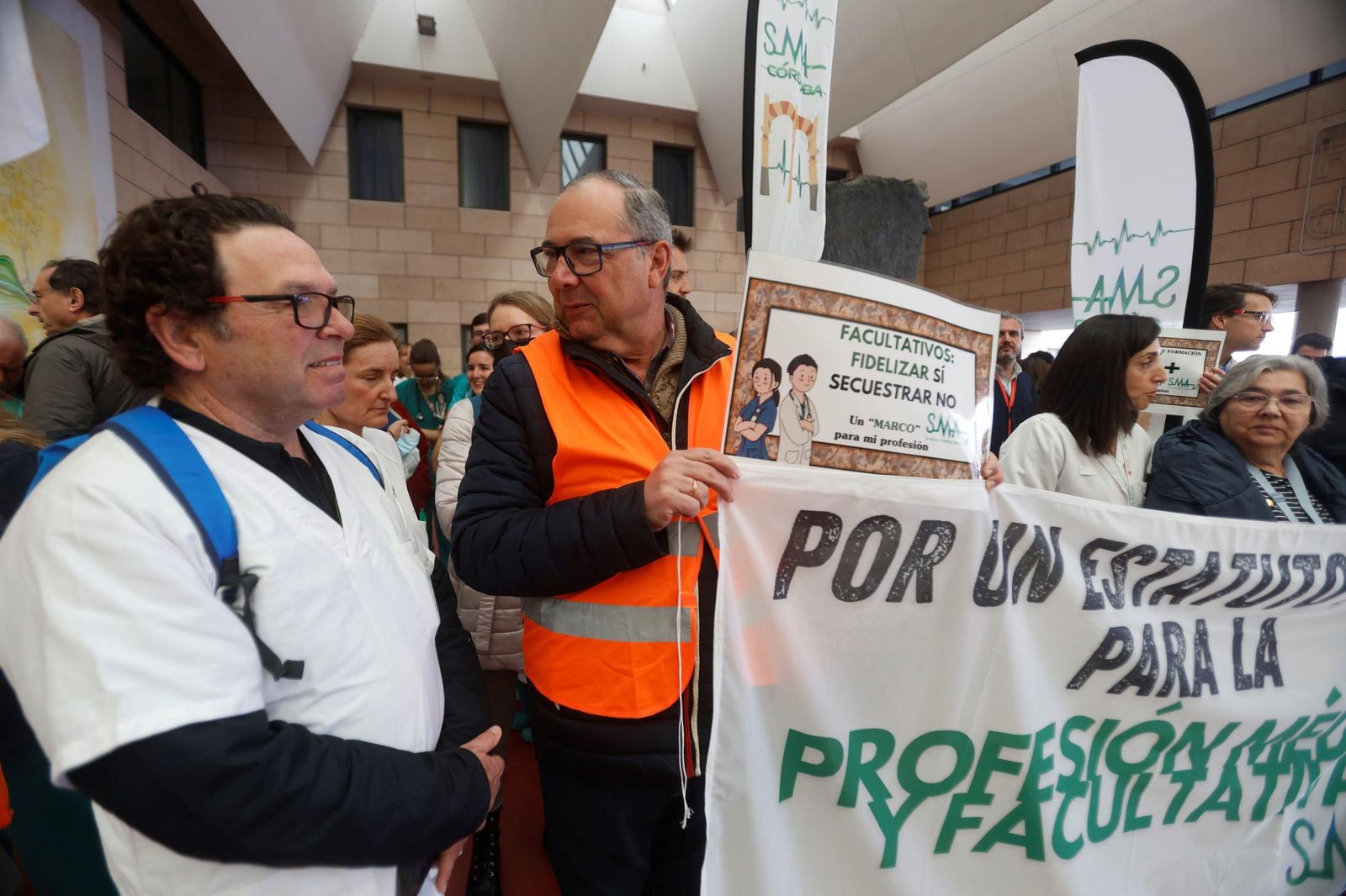 La concentración de médicos en contra de la reforma del Estatuto Marco, en imágenes