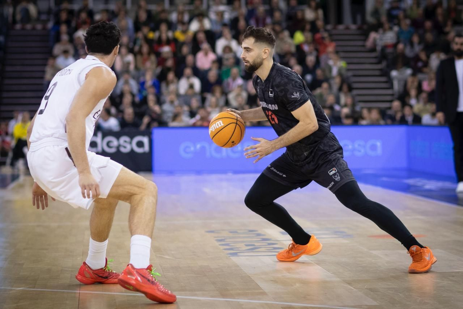 Entrada a canasta de Kljajic durante el partido de este sábado