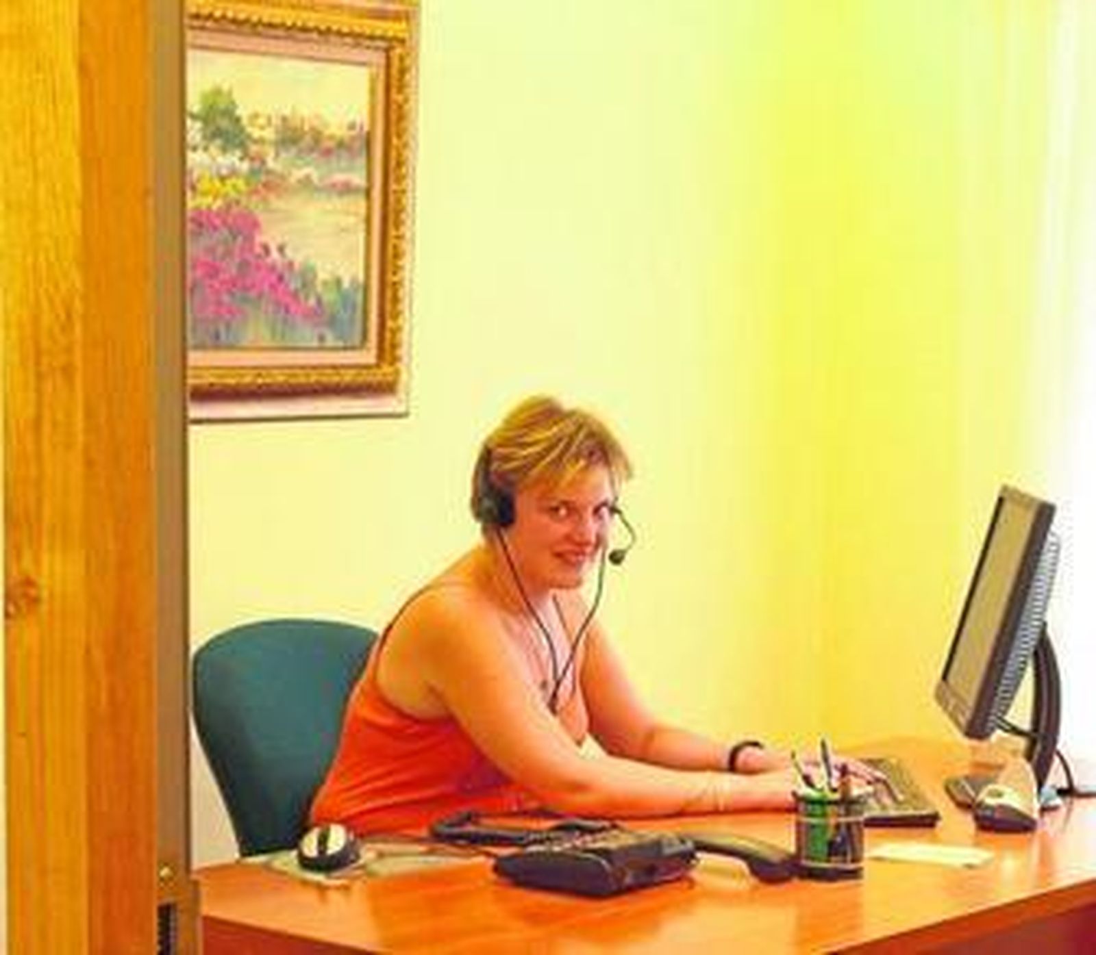 Antes de entrar en contacto con los interesados, hay que establecer conexión telefónica.