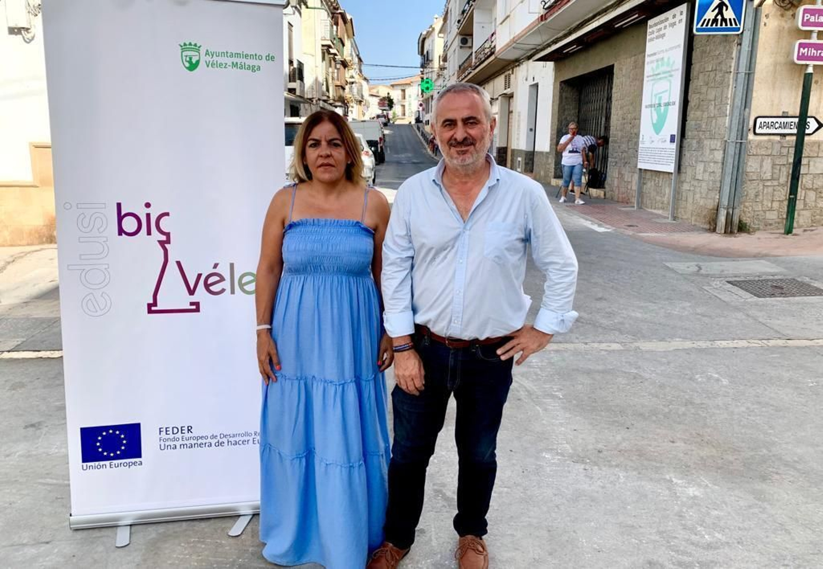 El concejal de Infraestructuras del Ayuntamiento de Vélez-Málaga, Jesús María Claros, y la concejala delegada de EDUSI, Ana Belén Zapata en la calle Lope de Vega