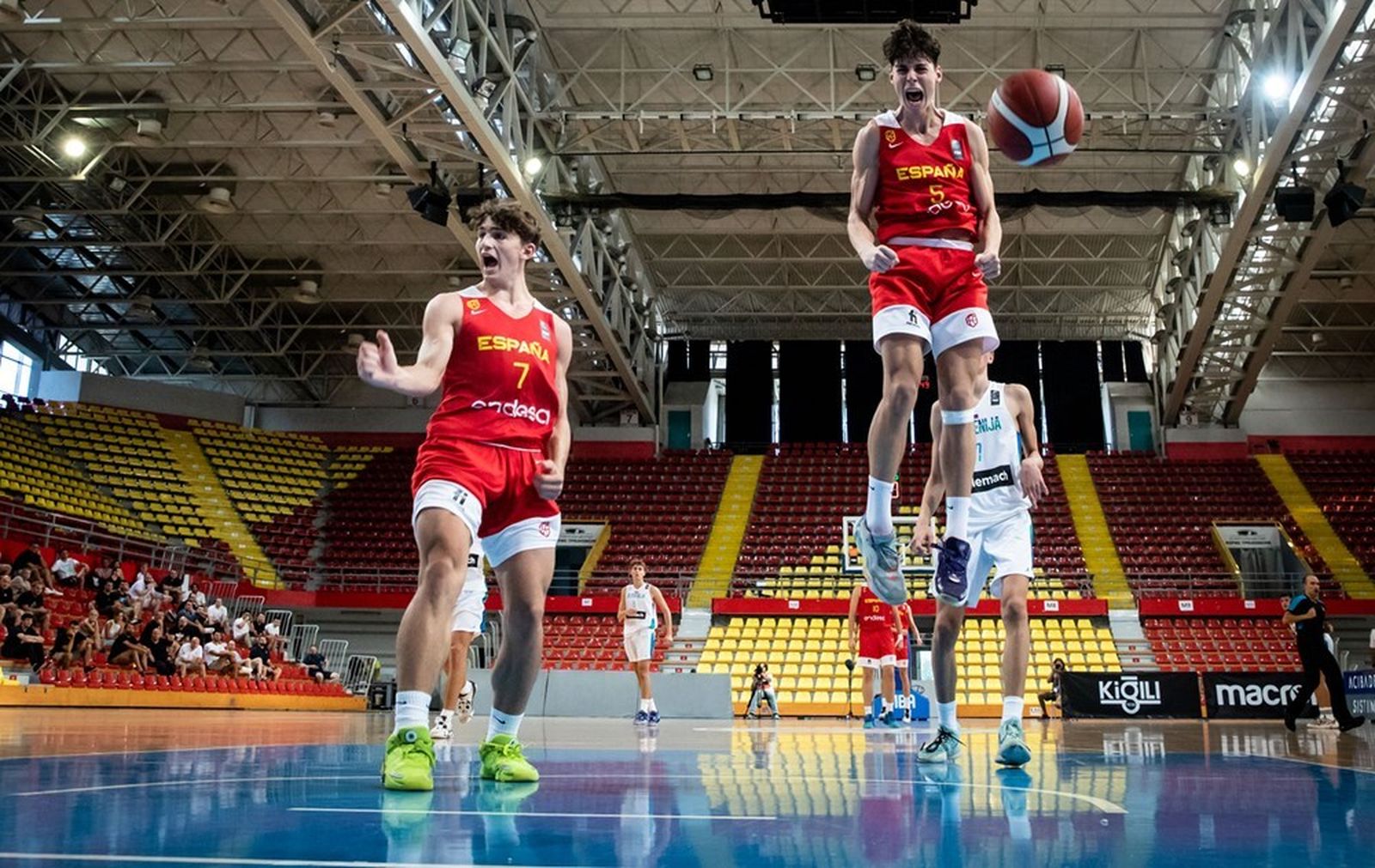 Las fotos de la exhibición de Mario Saint-Supéry ante Eslovenia