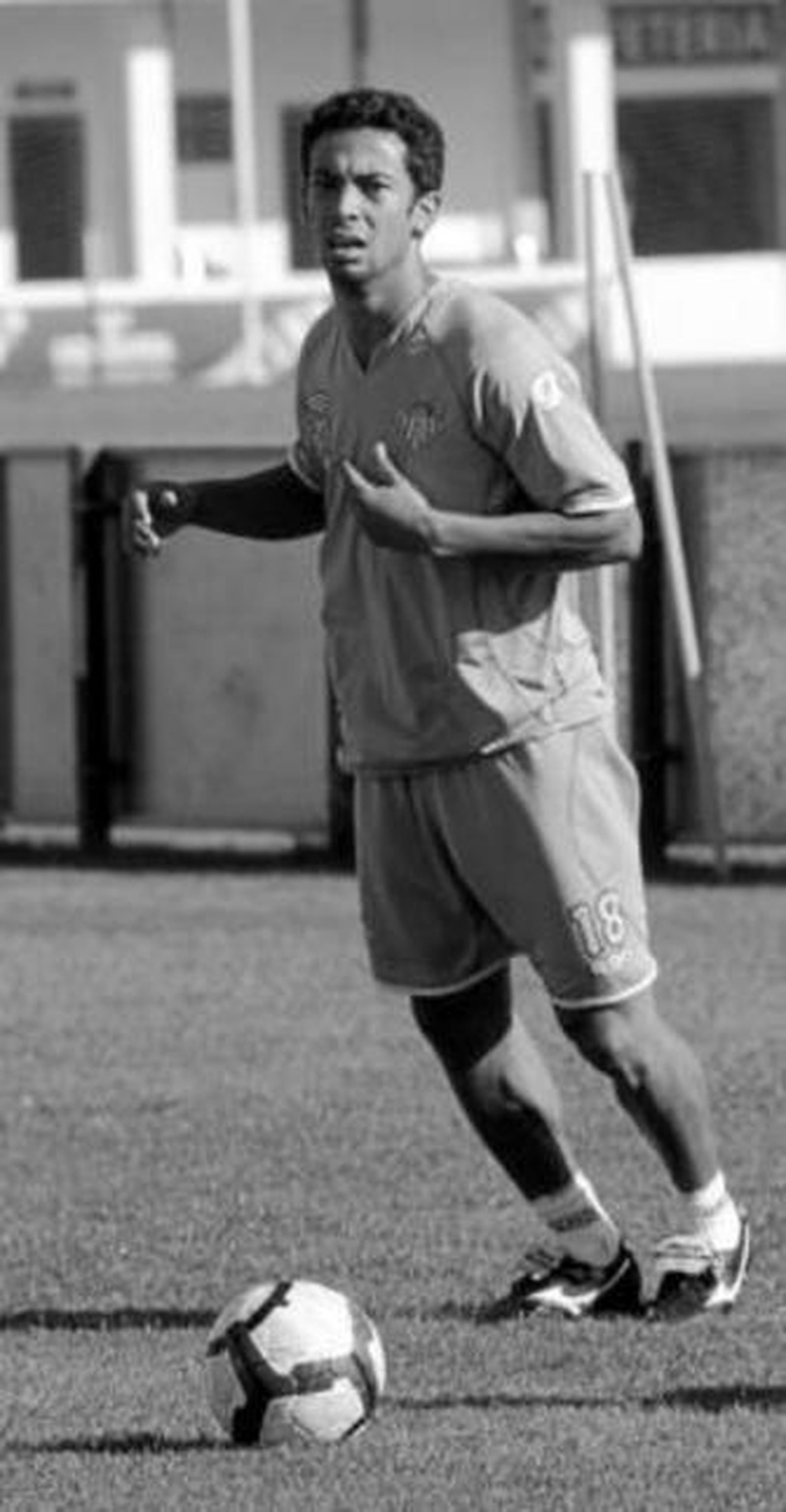 Iriney espera la llegada del balón.