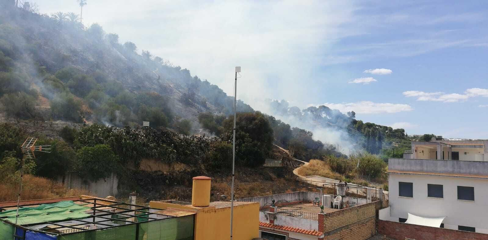 Incendio en la cornisa de Gelves