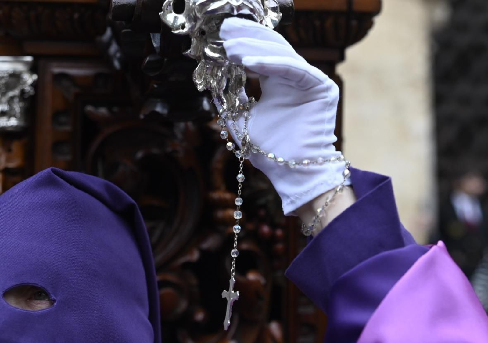La procesión de la hermandad de la Agonía en este Martes Santo de Córdoba, en imágenes
