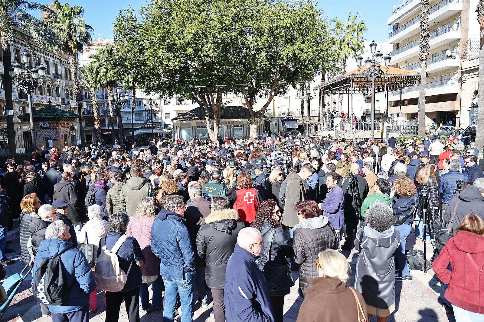 Las fotografías del minuto de silencio por el trágico accidente de tren