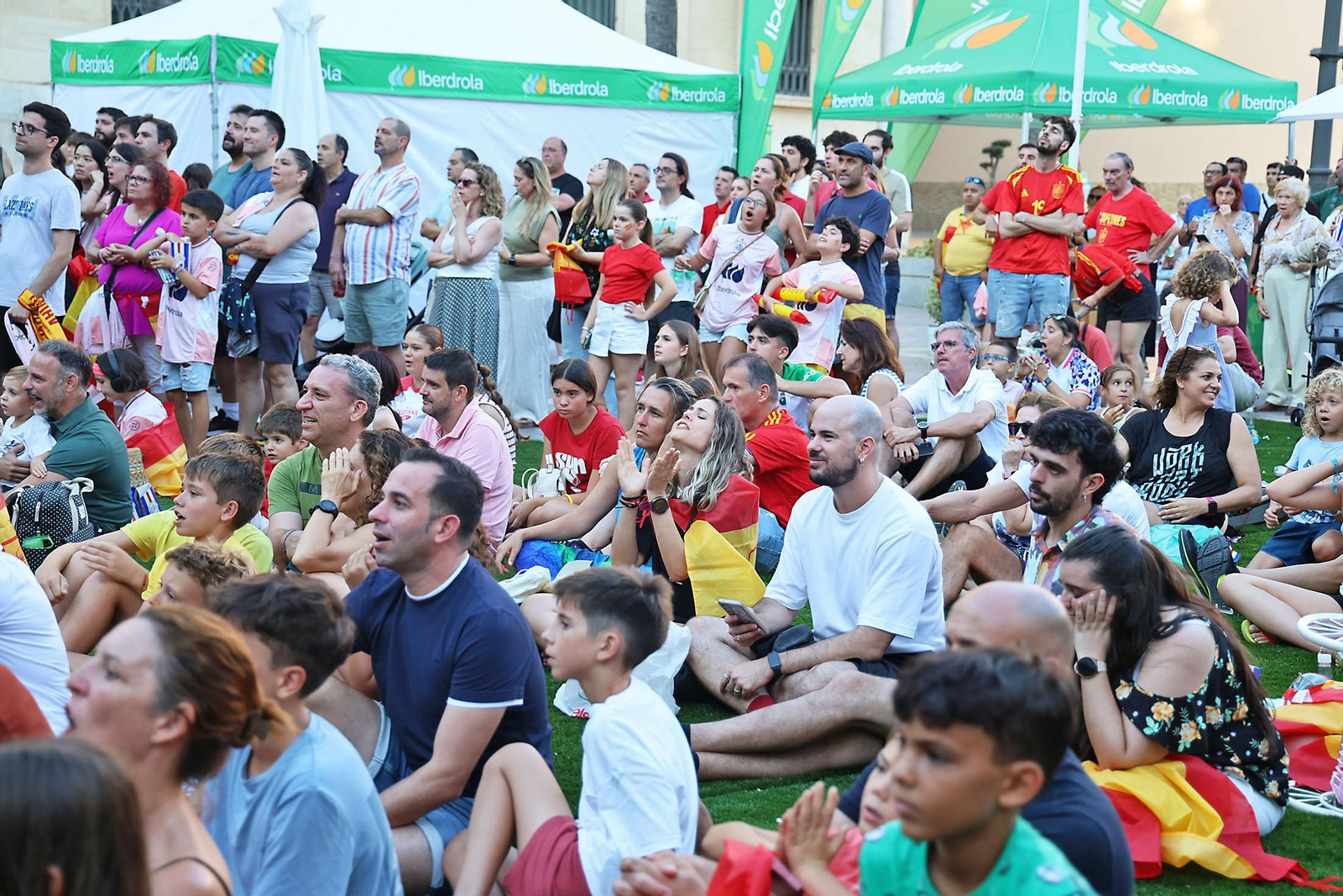 Imágenes de la Fan zone en Huelva de la Final de la Eurocopa entre Inglaterra y España Imágenes de la Fan zone en Huelva de la Final de la Eurocopa entre Inglaterra y España