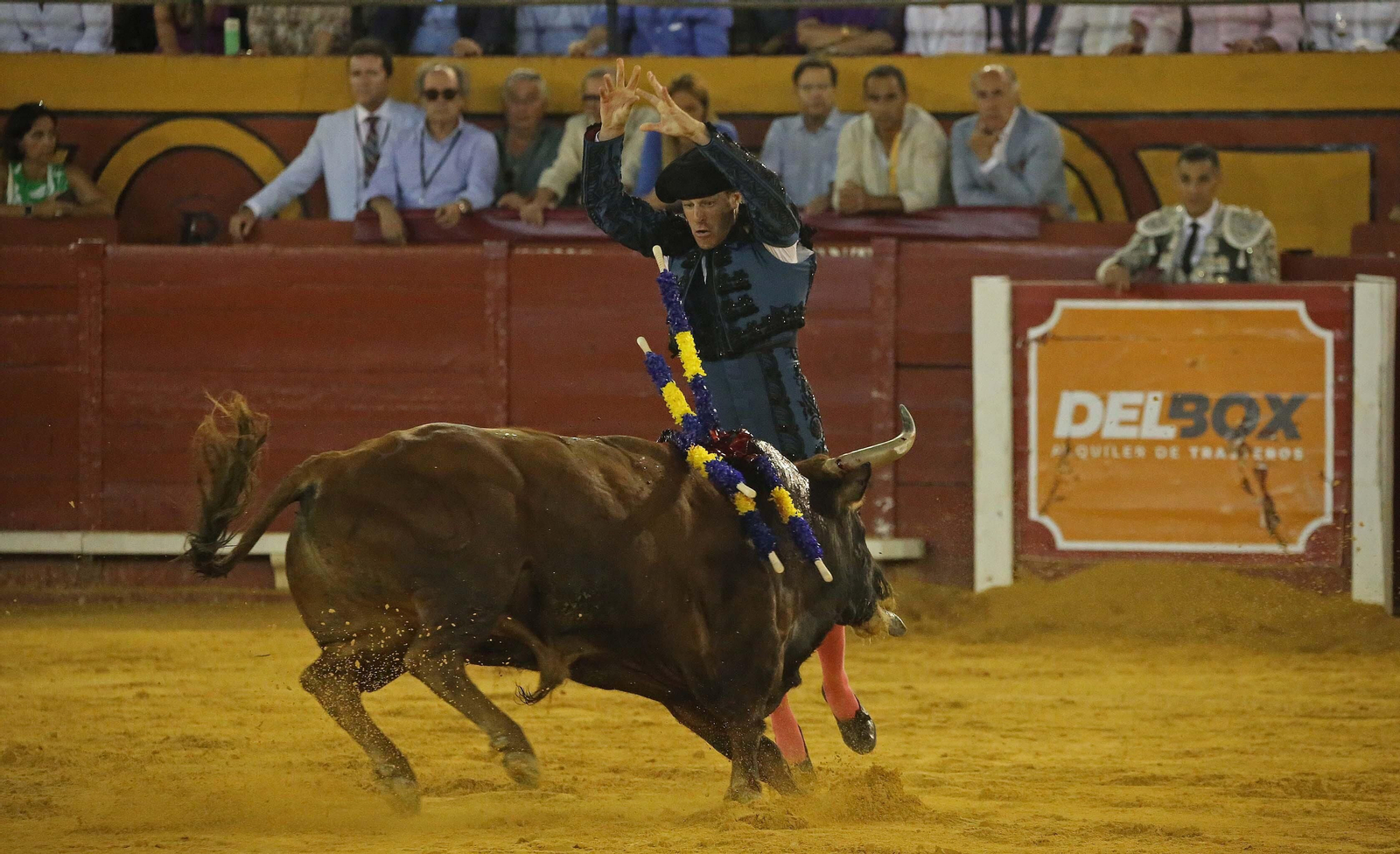 Fotos de la corrida del viernes de la Feria Taurina de Algeciras 2023: Morante de la Puebla, Emilio de Justo y David Galván