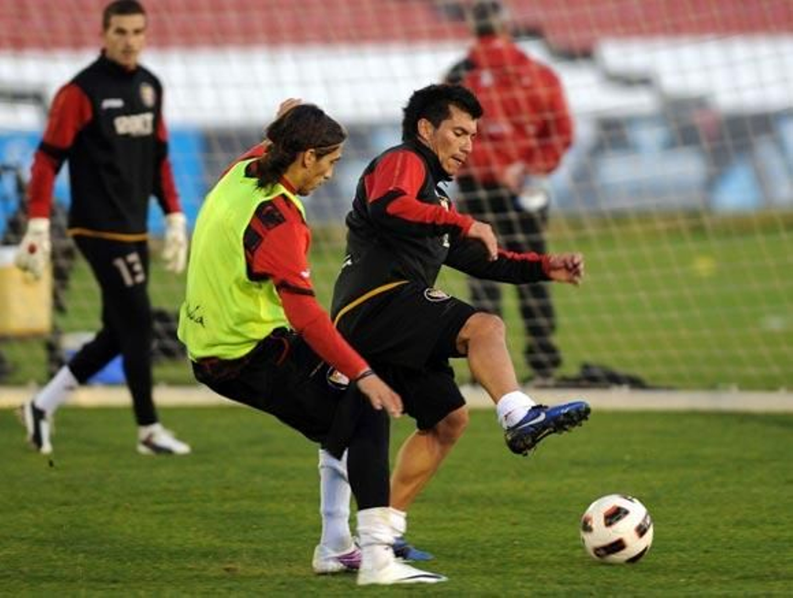 Medel, duda por lesión para jugar el sábado en Villarreal