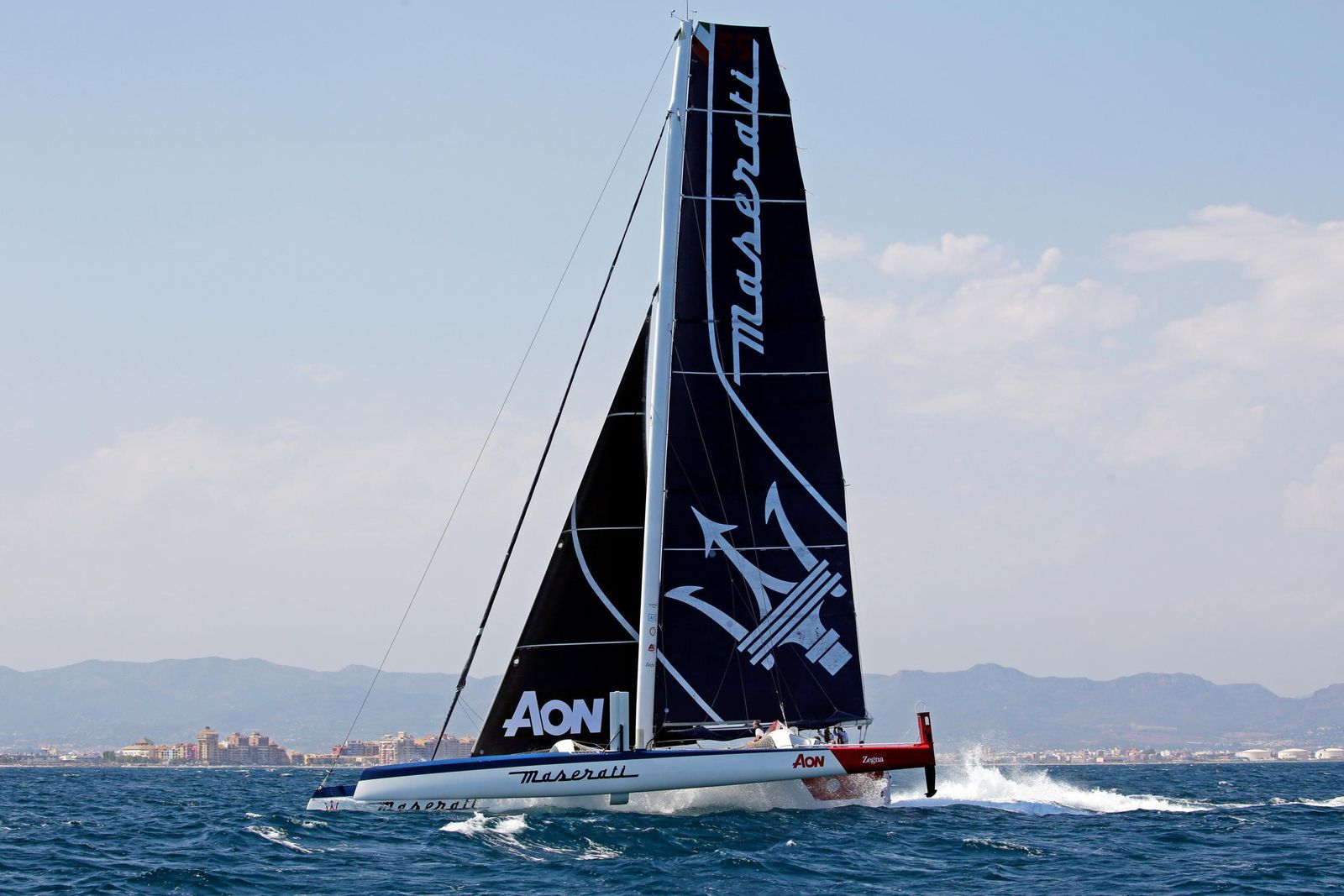 El 'Maserati' navega por aguas valencianas.