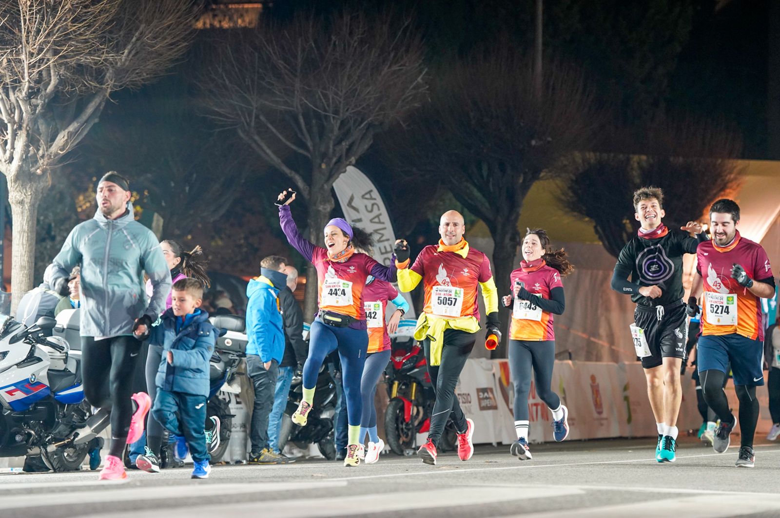 En imágenes: búscate en tu llegada a meta de la Carrera de San Antón 2026 (3)