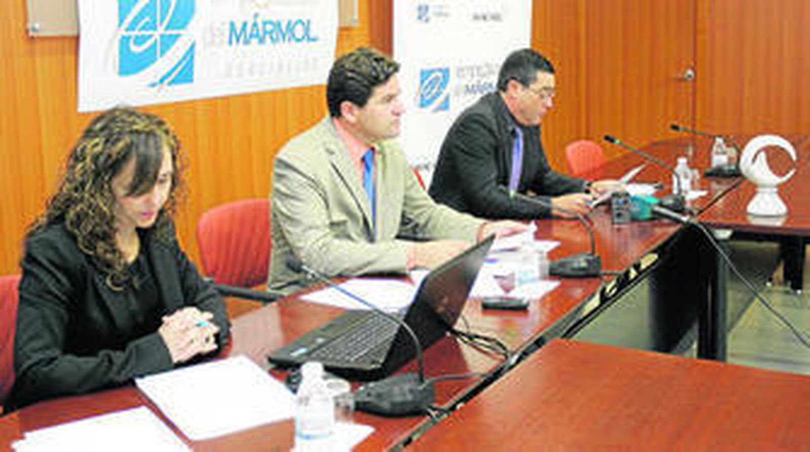 La directora de Proyectos de AEMA, Teresa Tijeras, el presidente, Antonio Sánchez, y el secretario general, José Pastor, en la presentación de los premios.