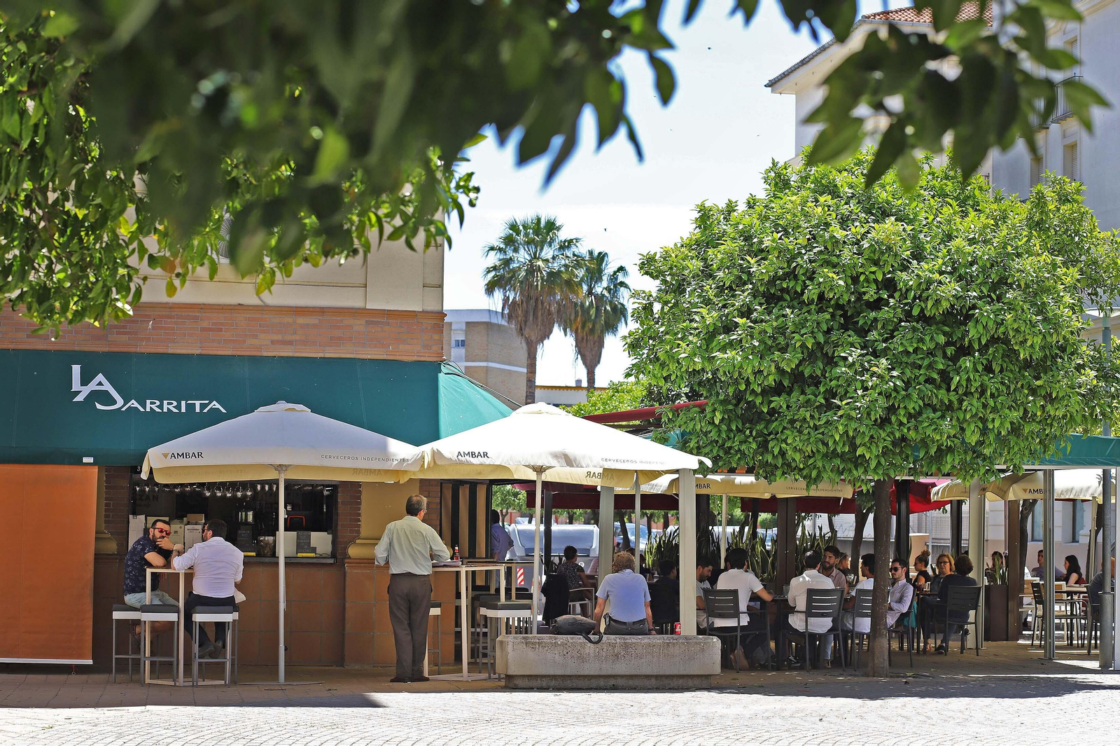 Terraza del bar 'La Jarrita', ayer en las Torres de Córdoba.