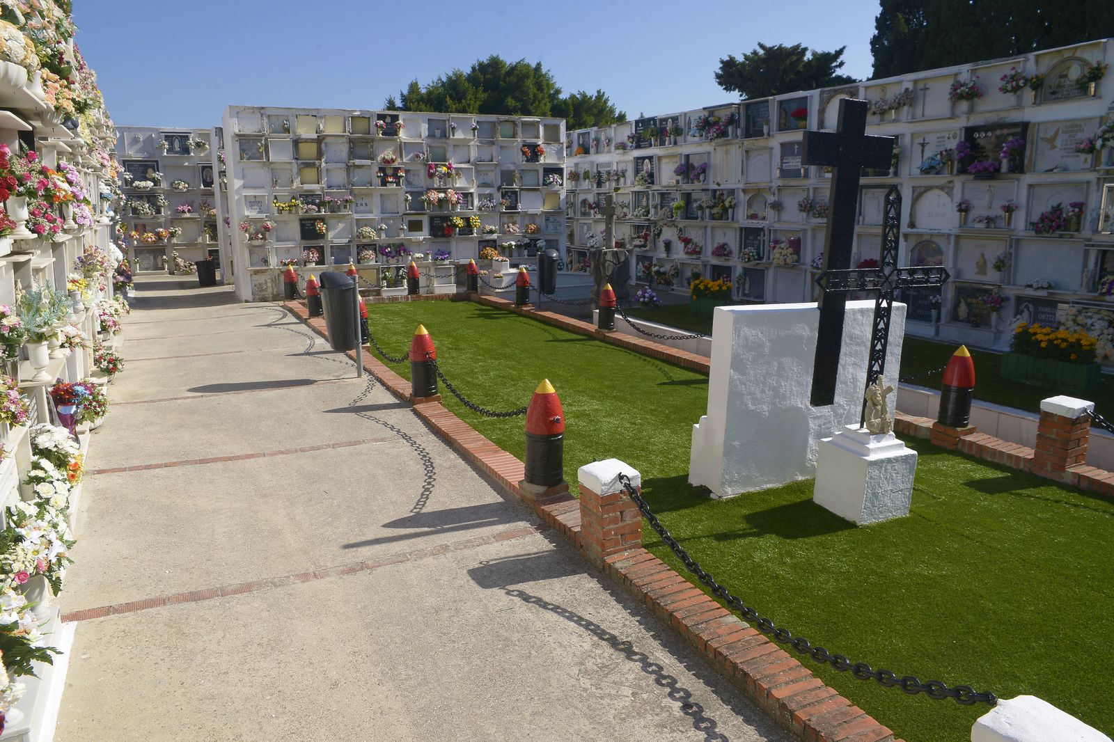 Fotos de los cementerios de Algeciras en el día de los difuntos