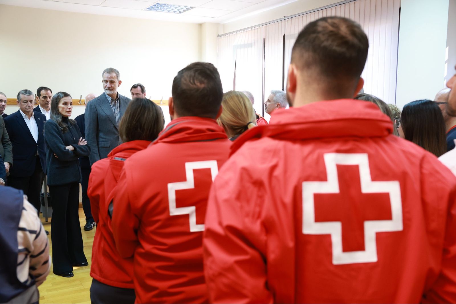 Los reyes visitan a los heridos del accidente de Adamuz en el Reina Sofía, en imágenes